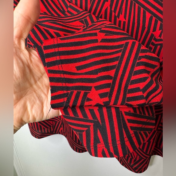 Lily Morgan Red and Black Geometric Top with Rhinestone Accents Women’s size XL - Picture 5 of 9